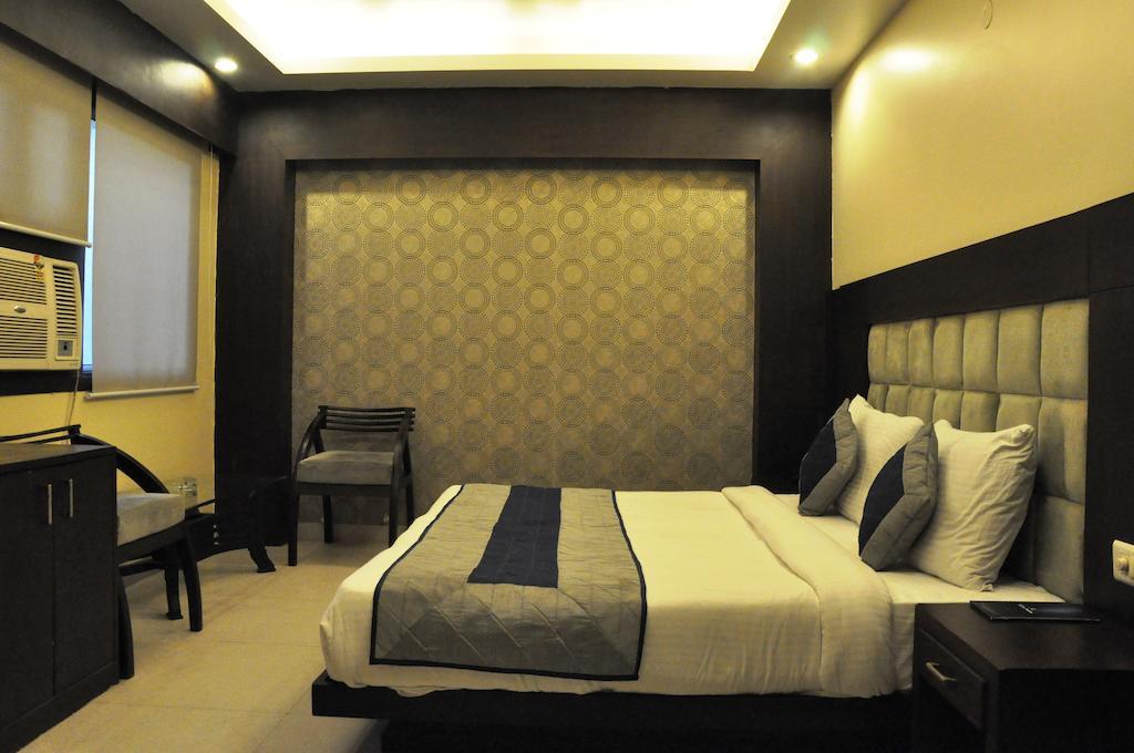 Blue Pearl Hotel New Delhi Room photo